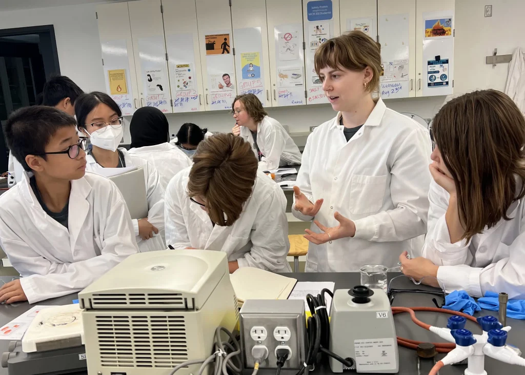 GSC-Workshop Geneskool students in a workshop